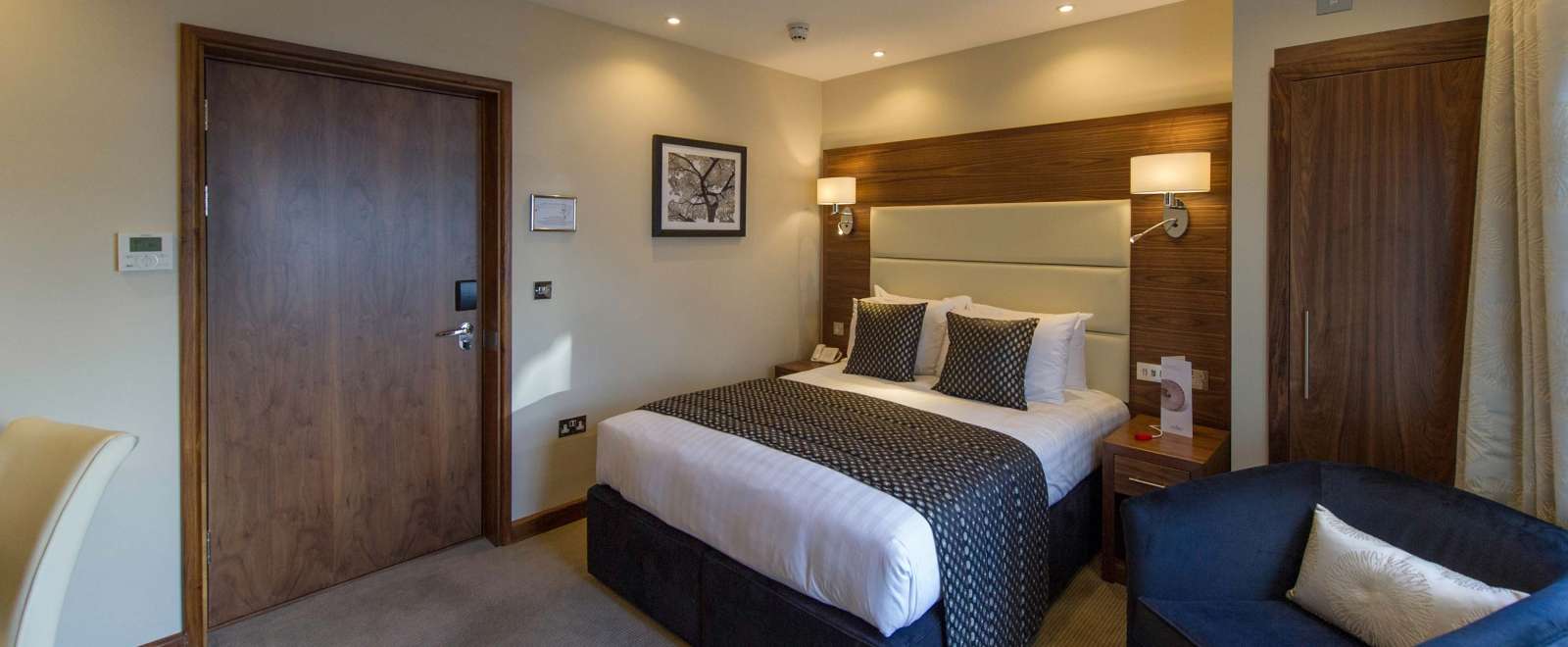 Devon Hotel Accommodation Bed with Seating Area