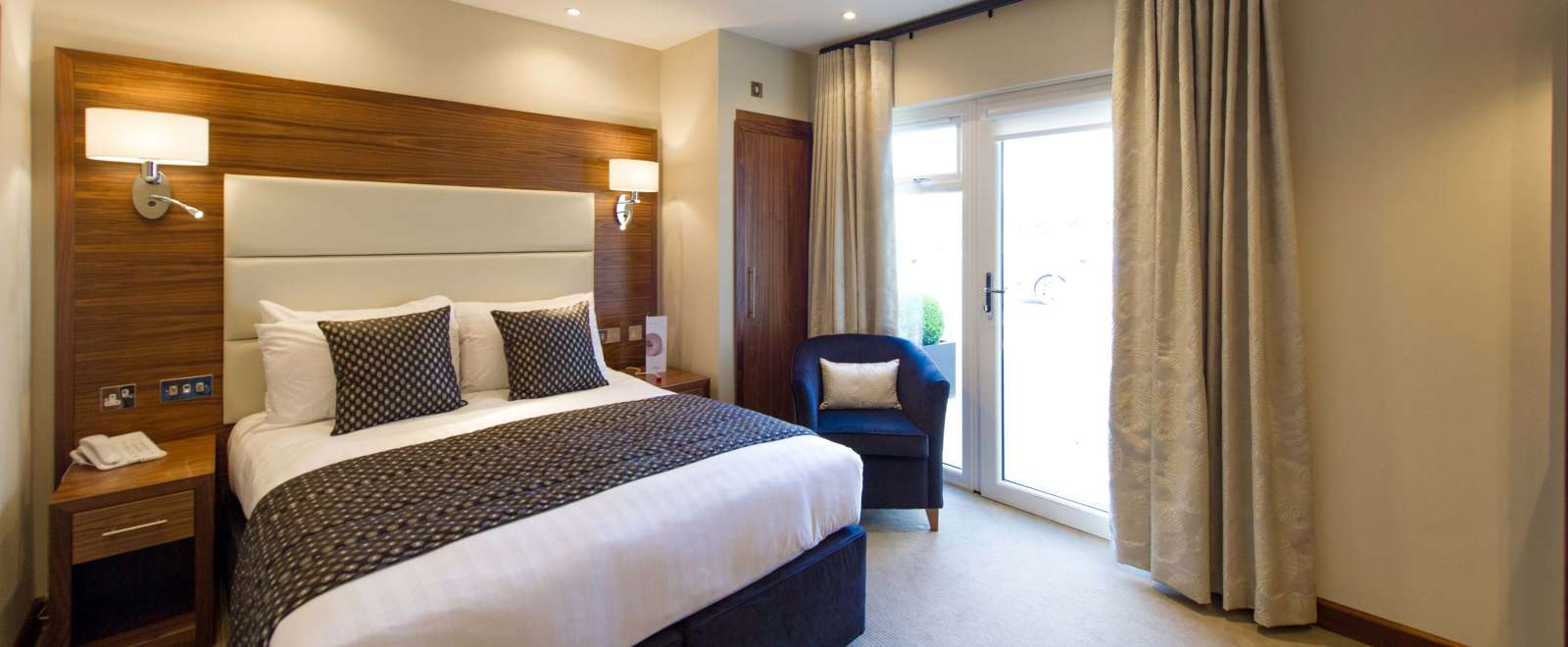 Devon Hotel Accommodation Bed with Seating Area