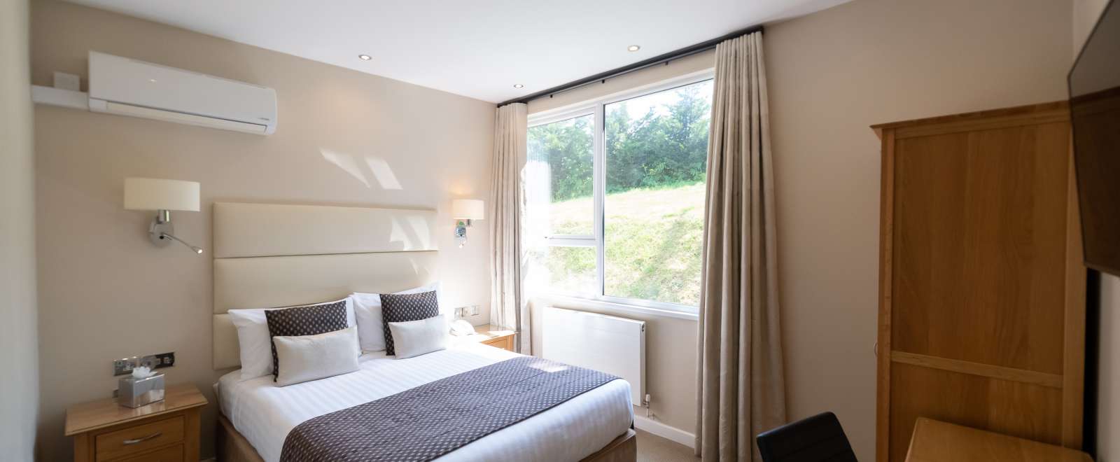 standard double room at devon hotel