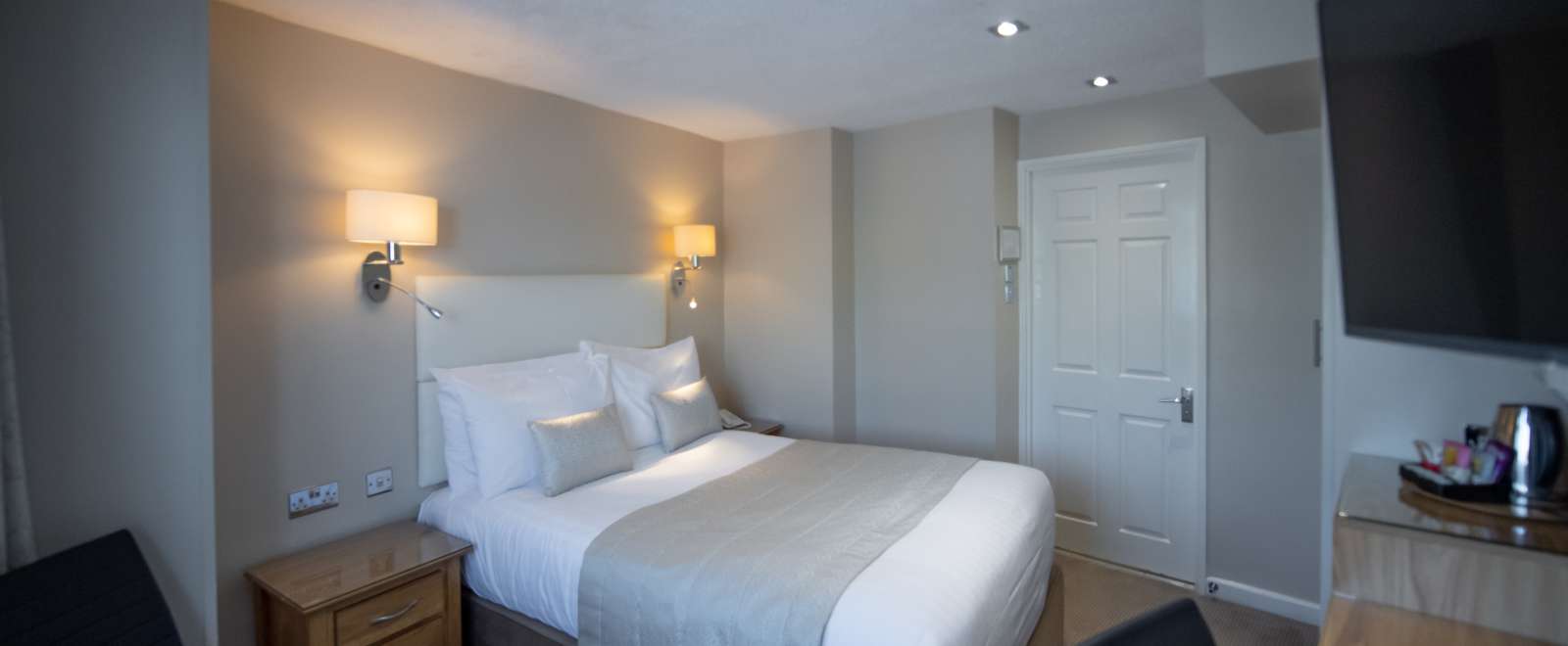 bedroom at devon hotel