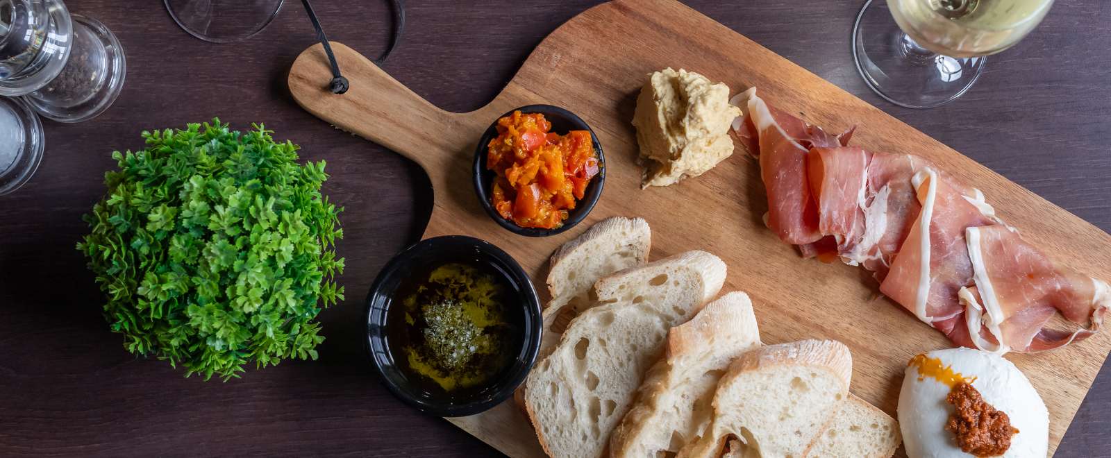 Sharing board at The Devon Hotel 