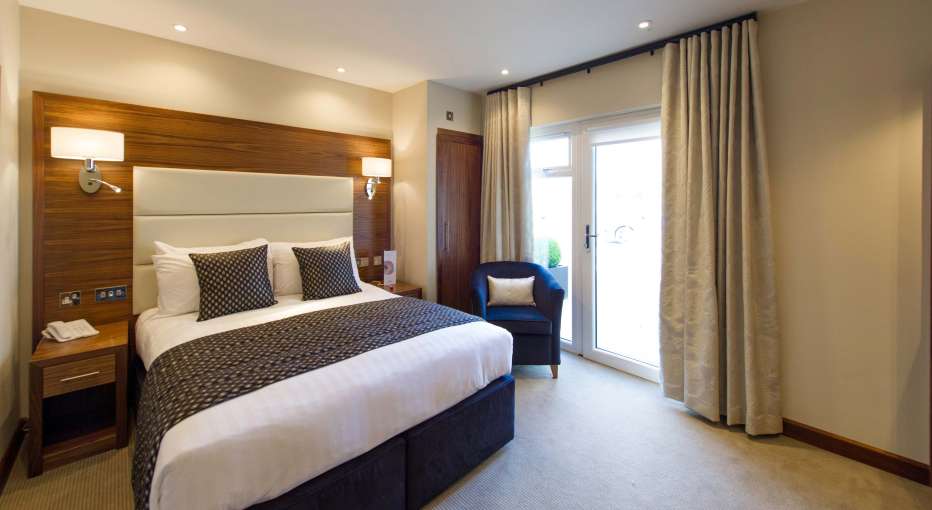 Devon Hotel Accommodation Bed with Seating Area