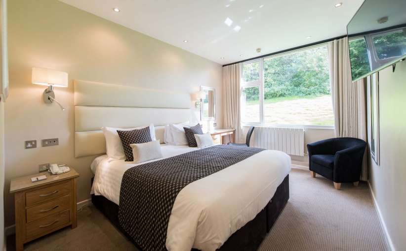 Devon Hotel Accommodation (205) Bed with Desk and Seating