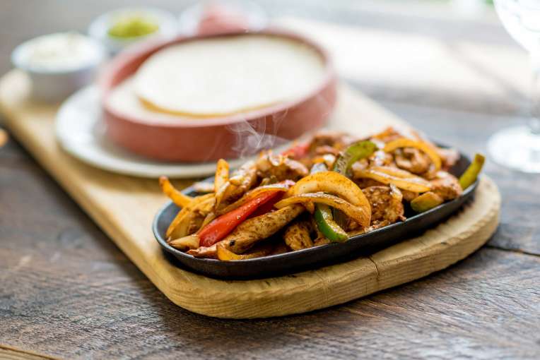 Devon Hotel Restaurant Dining Sizzling Chicken Fajitas