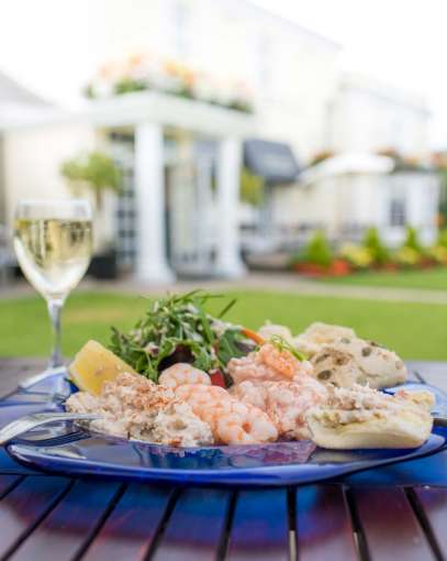 Devon Hotel Restaurant Dining Seafood Prawn Cocktail Salad Outdoors