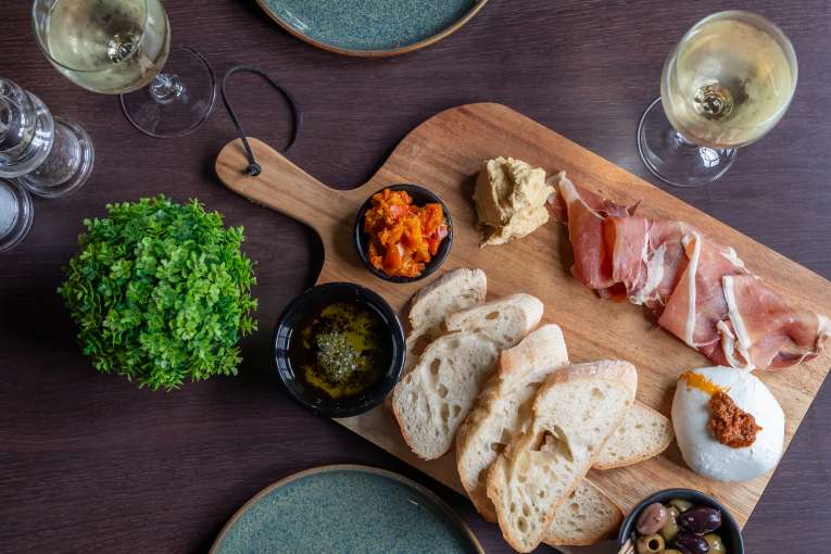 Sharing board at The Devon Hotel 