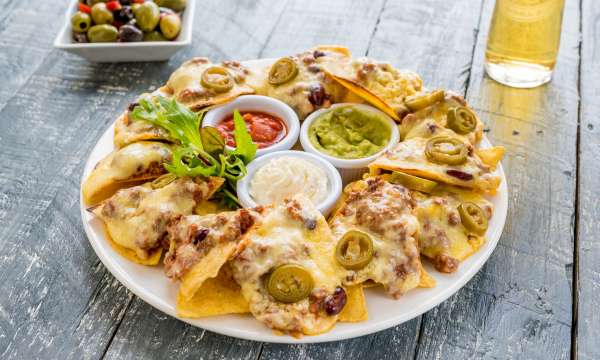 Devon Hotel Restaurant Dining Beef Chilli Nachos with Jalapenos Guacamole Salsa and Sour Cream