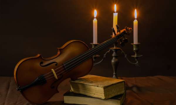 Violin and candles 