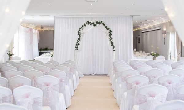 Wedding ceremony at The Devon Hotel 