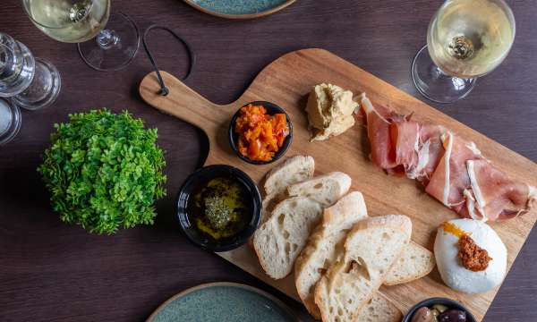 Sharing board at The Devon Hotel 