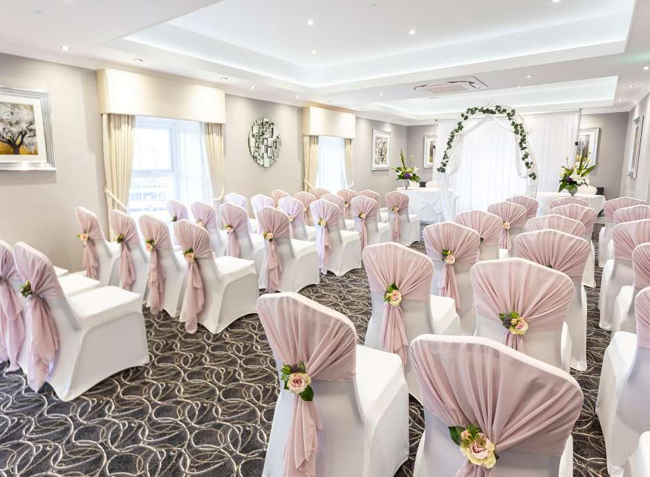 wedding ceremony in victorian suite