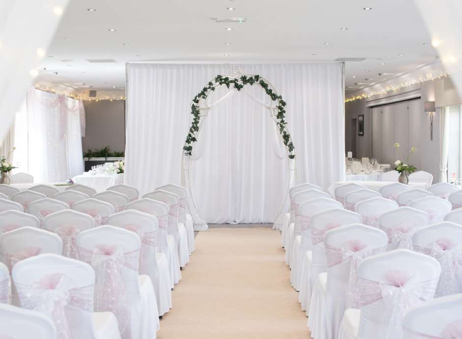 Wedding ceremony at The Devon Hotel 