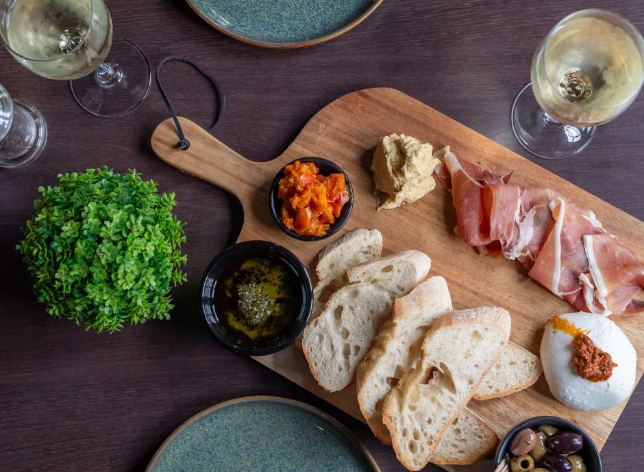 Sharing board at The Devon Hotel 