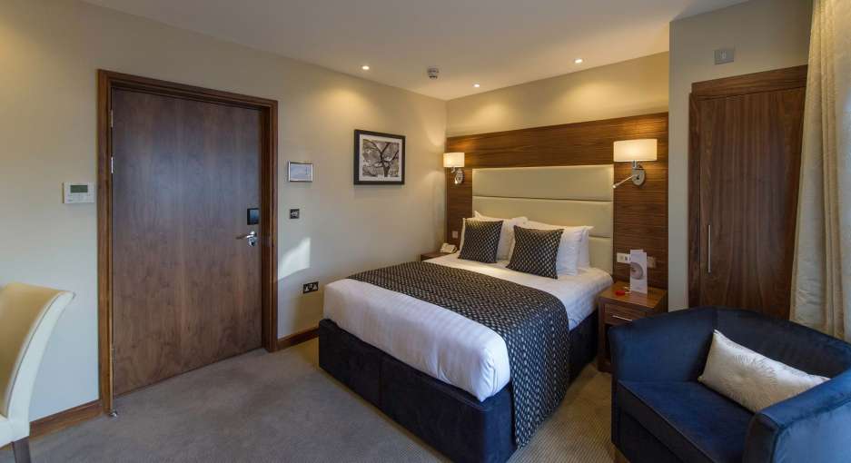 Devon Hotel Accommodation Bed with Seating Area